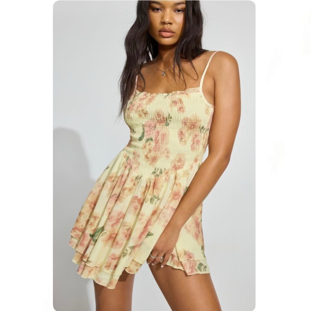 NWT Garage Kenzie smocked tiered romper dress